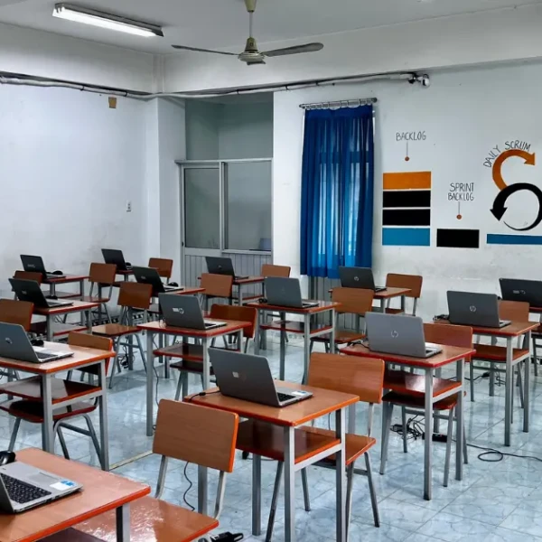 Thi online tập trung