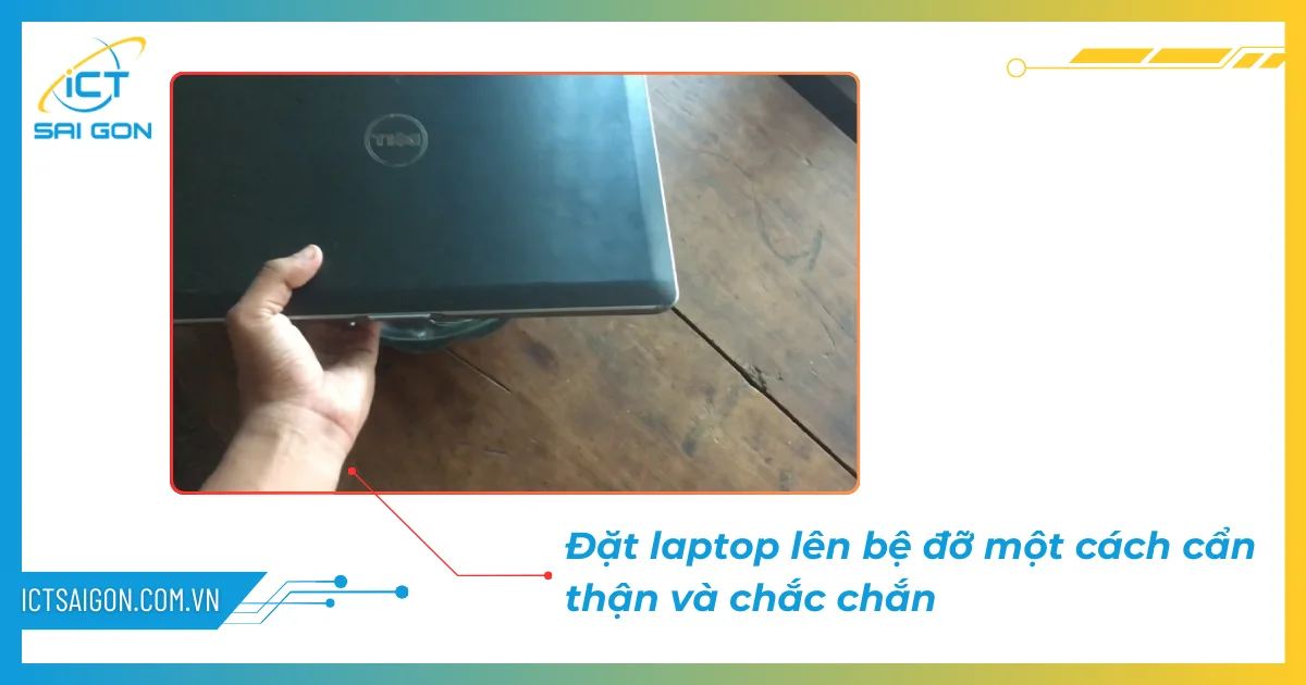 kien-chui-vao-laptop-3