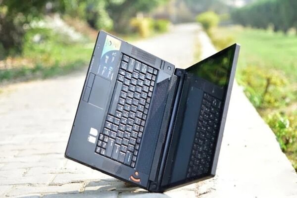 Va đập, rơi rớt laptop là một trong những nguyên nhân hàng đầu gây ra tình trạng chảy mực