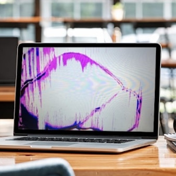 Màn hình laptop bị chảy mực: Nguyên nhân và cách khắc phục hiệu quả