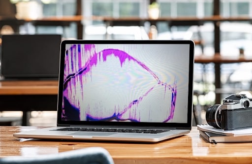 Màn hình laptop bị chảy mực: Nguyên nhân và cách khắc phục hiệu quả