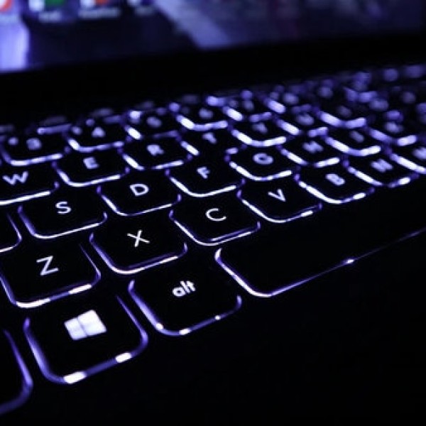 Cách bật đèn bàn phím laptop chi tiết đơn giản trên từng loại máy