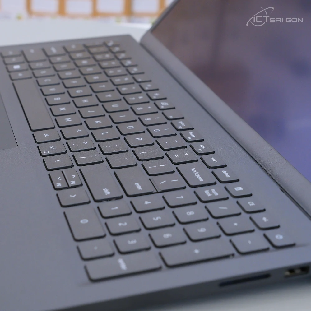 Laptop Dell 15 DC15250 Core™ i5-1334U/ Ram 8GB DDR4/ SSD 512GB NVMe/Màn hình cảm ứng 15.6" Win 11 Carbon Black