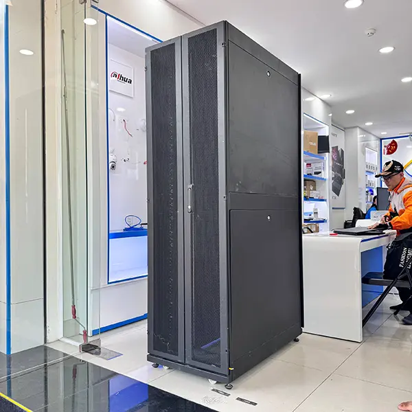 Thanh lý tủ rack 42U - Kích thước: Cao ~2m, Rộng 60cm, Sâu 1m  (Vietrack )